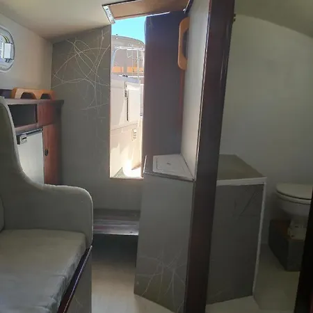 Bådhotel Location A Quai , Camp Naturiste Cap D'agde *